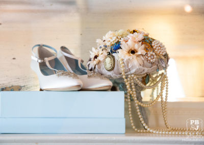 Wedding shoes with bouquet made of jewels