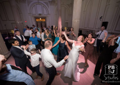 Kate and Steven dancing with crowd